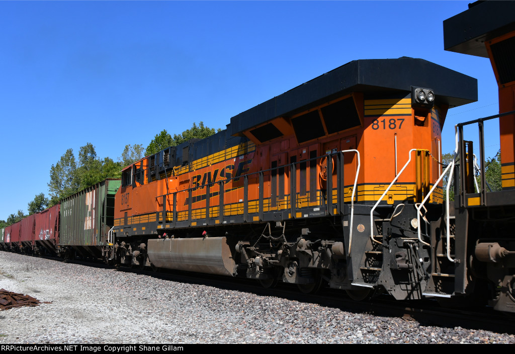 BNSF 8187